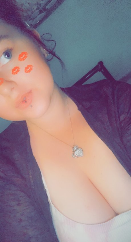 Curvyanonymousgirl