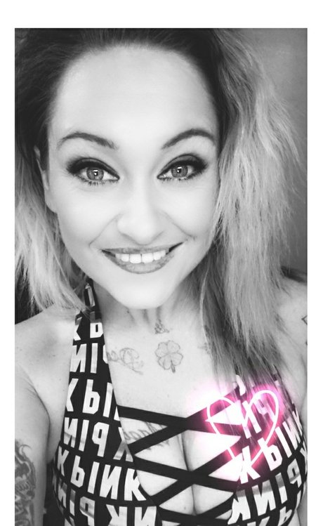 Foto desnuda filtrada de OnlyFans de Bella Luna