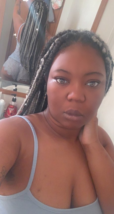 Foto desnuda filtrada de OnlyFans de Melanin Savage