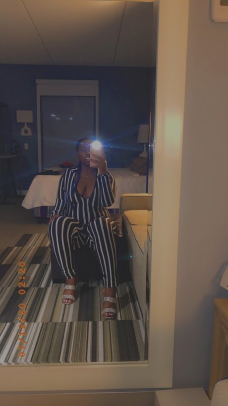 Foto desnuda filtrada de OnlyFans de Ebony