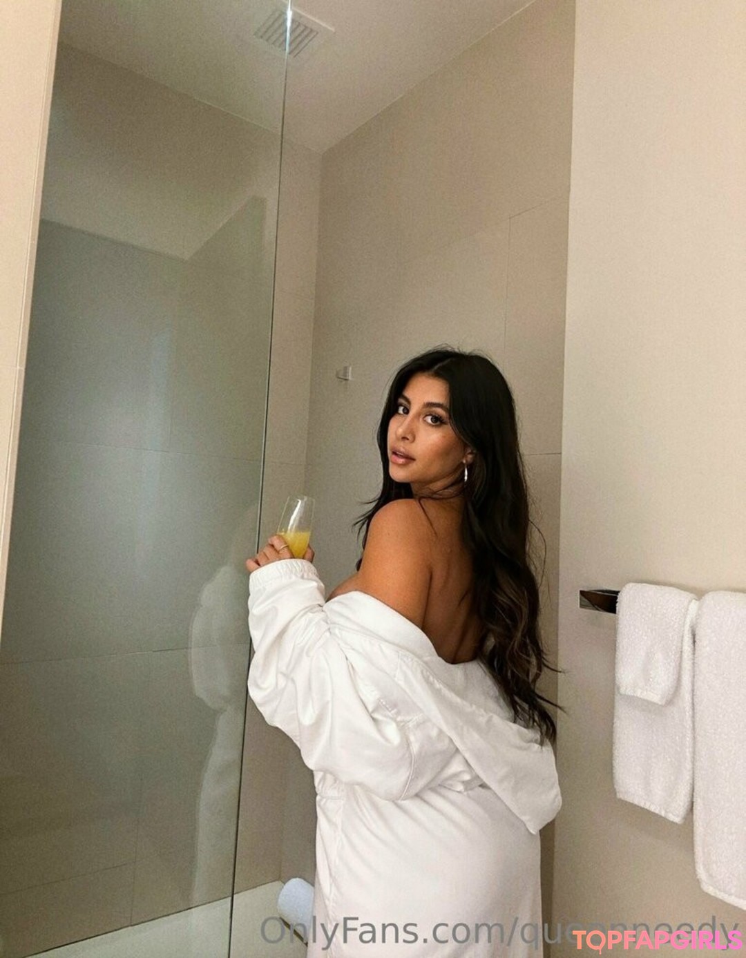 Foto desnuda filtrada de OnlyFans de Queenneedy #41 Foto desnuda filtrada de OnlyFans de Queenneedy #41