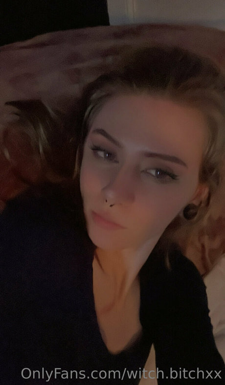 Foto desnuda filtrada de OnlyFans de Witchbitchxx