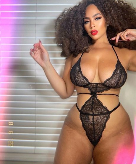 Foto desnuda filtrada de OnlyFans de Sirensaysseduce