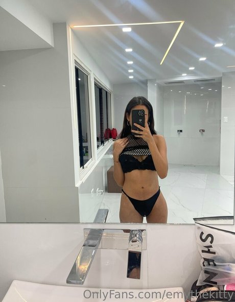 Foto desnuda filtrada de OnlyFans de Emythekitty
