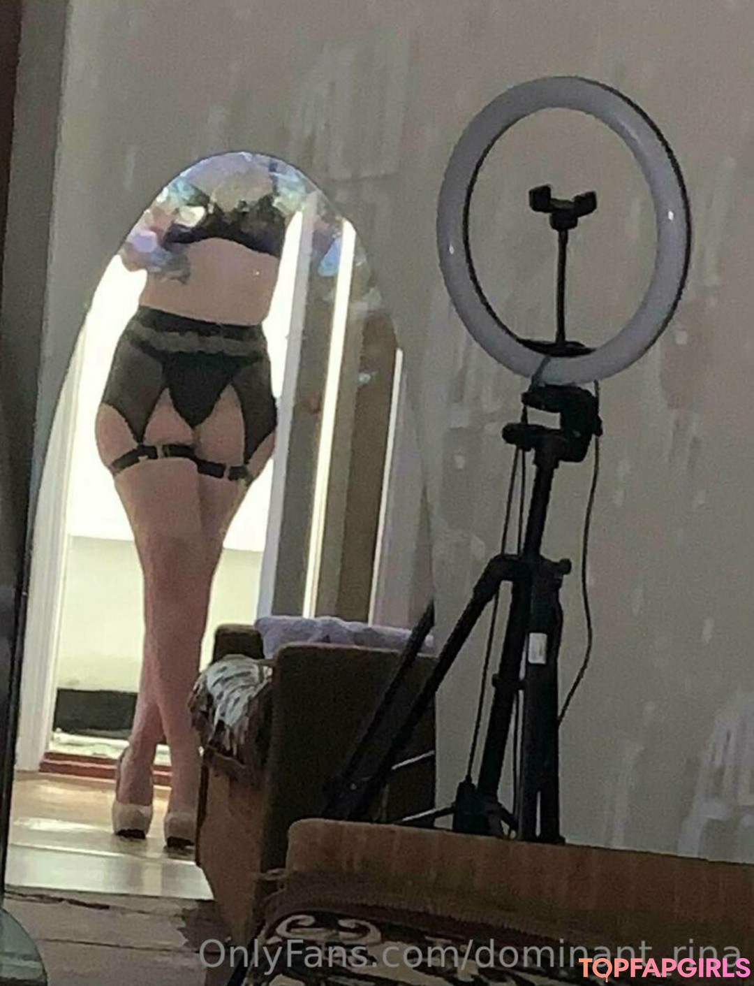 Foto desnuda filtrada de OnlyFans de Dominantrina #33 Foto desnuda filtrada de OnlyFans de Dominantrina #33