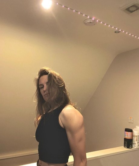 Foto desnuda filtrada de OnlyFans de Leonovababy