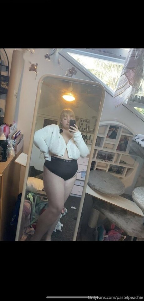 Foto desnuda filtrada de OnlyFans de Pastelpeachie