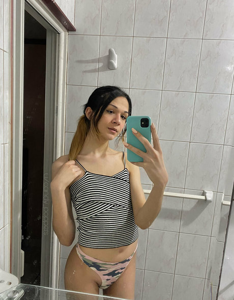 Blondetrap001