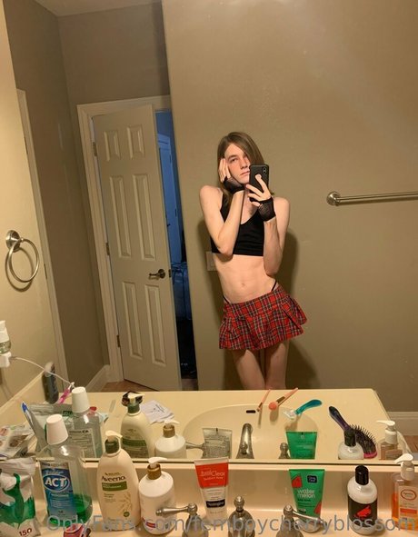 Femboycherryblossom