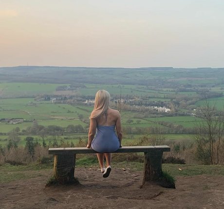 Foto desnuda filtrada de OnlyFans de Emma Louise Jones