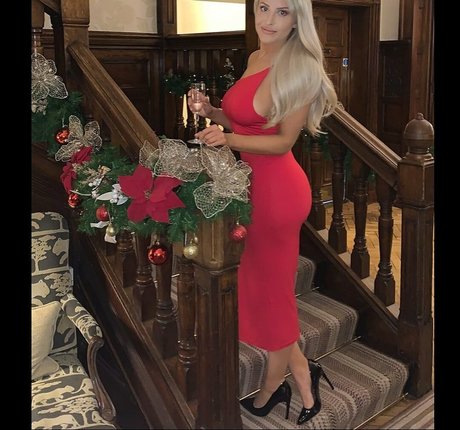 Foto desnuda filtrada de OnlyFans de Emma Louise Jones