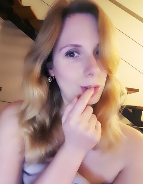 Foto desnuda filtrada de OnlyFans de Ellyedelweiss
