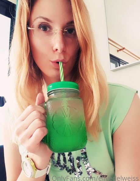 Foto desnuda filtrada de OnlyFans de Ellyedelweiss