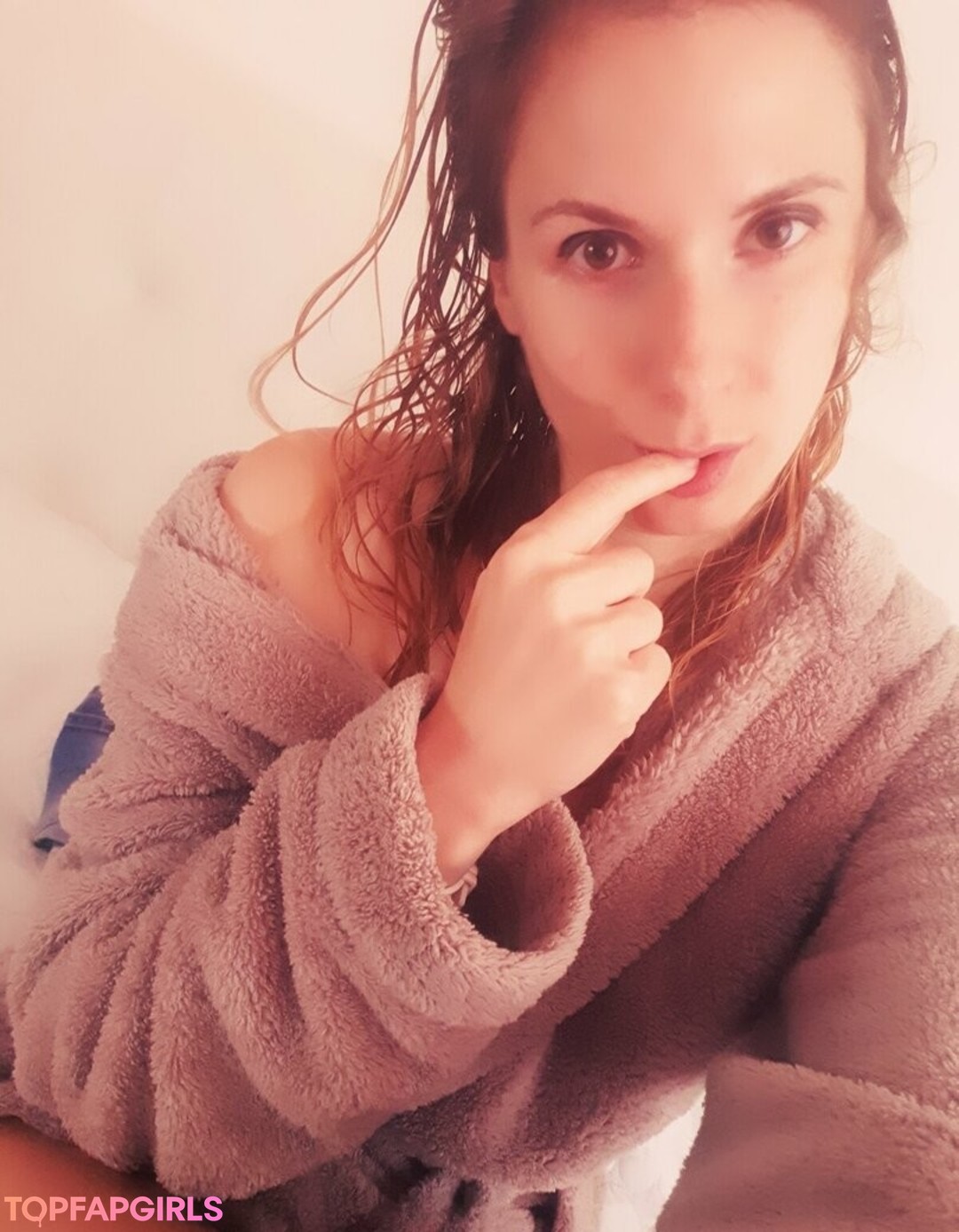 Foto desnuda filtrada de OnlyFans de Ellyedelweiss #51 Foto desnuda filtrada de OnlyFans de Ellyedelweiss #51