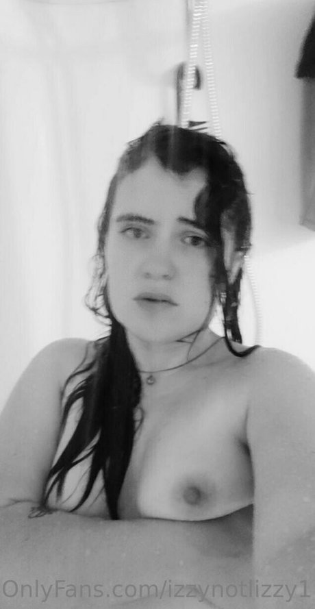 Foto desnuda filtrada de OnlyFans de Izzynotlizzy1