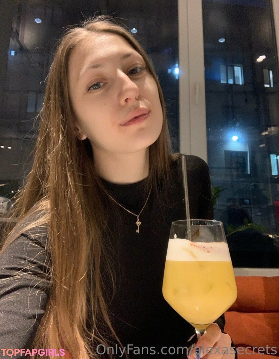 Foto desnuda filtrada de OnlyFans de Alexasecrets #23 Foto desnuda filtrada de OnlyFans de Alexasecrets #23