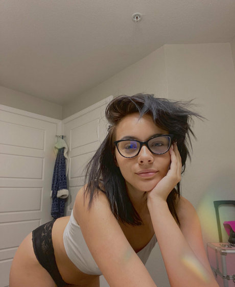 Foto desnuda filtrada de OnlyFans de Mavisjadexox