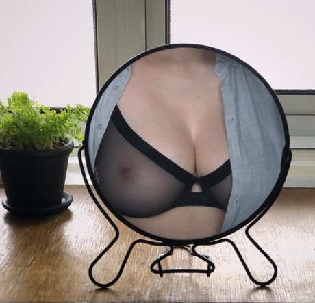 Foto desnuda filtrada de OnlyFans de Aatalante