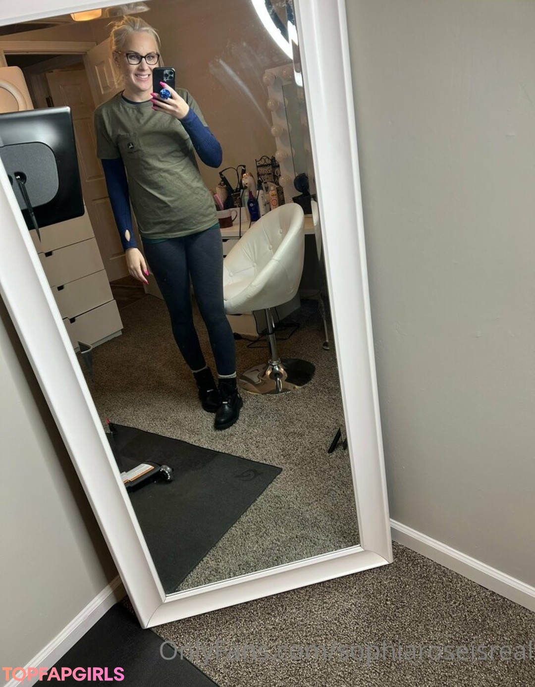 Foto desnuda filtrada de OnlyFans de Sophiaroseisreal #56 Foto desnuda filtrada de OnlyFans de Sophiaroseisreal #56