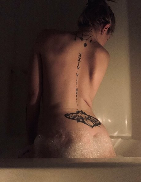 Foto desnuda filtrada de OnlyFans de Tvstaticdreams