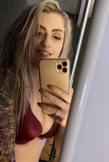 Foto desnuda filtrada de OnlyFans de Femmefataleairsoft