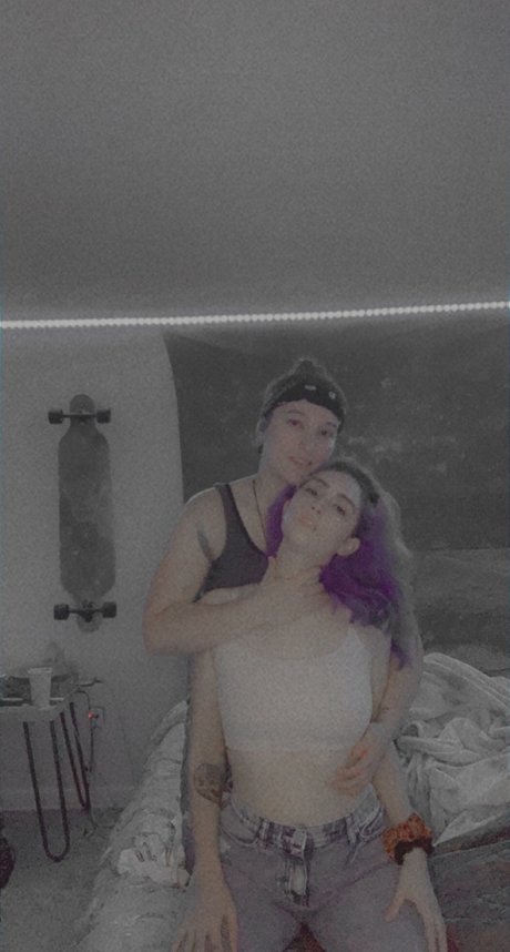 Foto desnuda filtrada de OnlyFans de That Horny Lesbian Couple