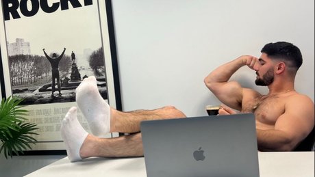 Foto desnuda filtrada de OnlyFans de Biceps King 