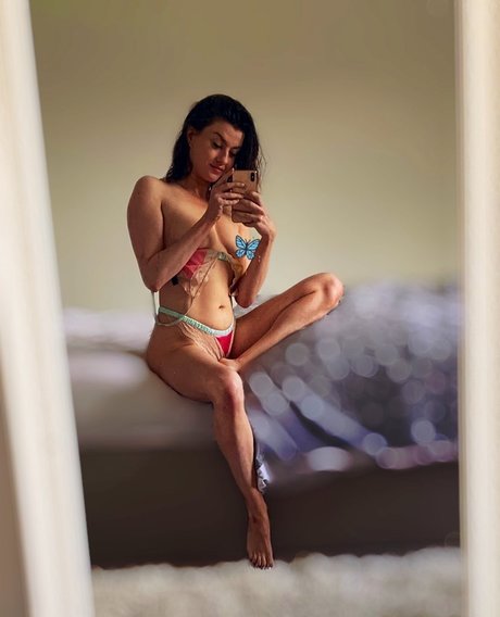 Mia Snow 