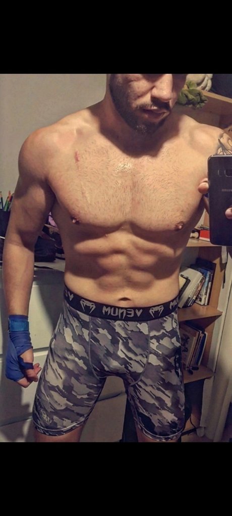 Foto desnuda filtrada de OnlyFans de Benji