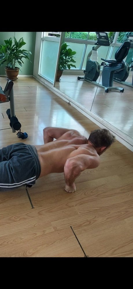 Foto desnuda filtrada de OnlyFans de Ben Ahbramar