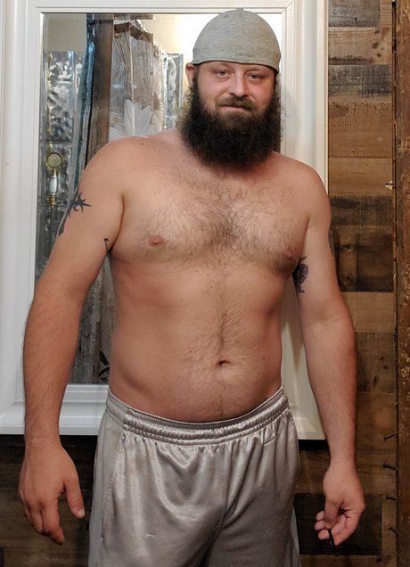 Foto desnuda filtrada de OnlyFans de Beardedbeast