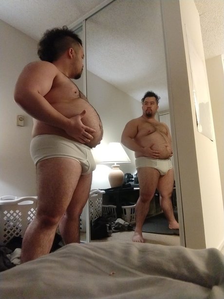 Foto desnuda filtrada de OnlyFans de Donovan That Bulky Asian Gainer