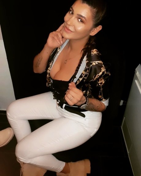 Foto desnuda filtrada de OnlyFans de Mikela Denisa