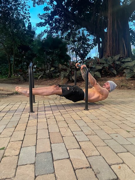 Foto desnuda filtrada de OnlyFans de Mike Zander