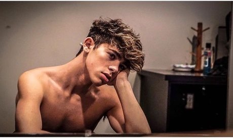 Foto desnuda filtrada de OnlyFans de Mikey 