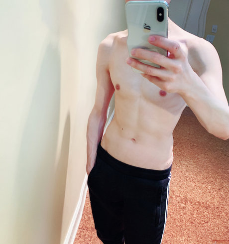 Foto desnuda filtrada de OnlyFans de Asian Twink Top