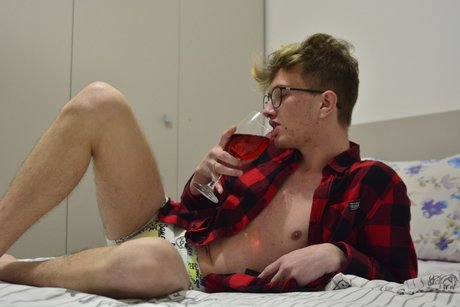 Foto desnuda filtrada de OnlyFans de Catalin 