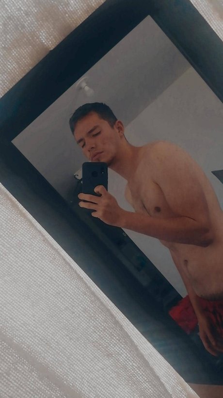Foto desnuda filtrada de OnlyFans de Andres Tovar
