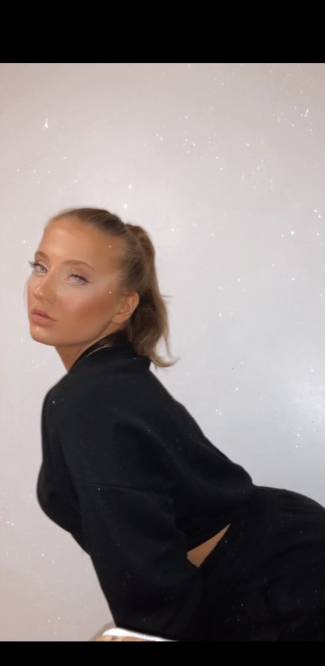 Foto desnuda filtrada de OnlyFans de Brat Barbie 