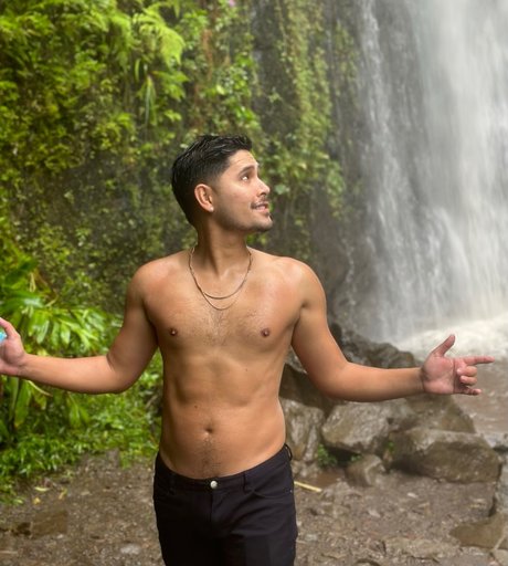 Foto desnuda filtrada de OnlyFans de Michael Dejano