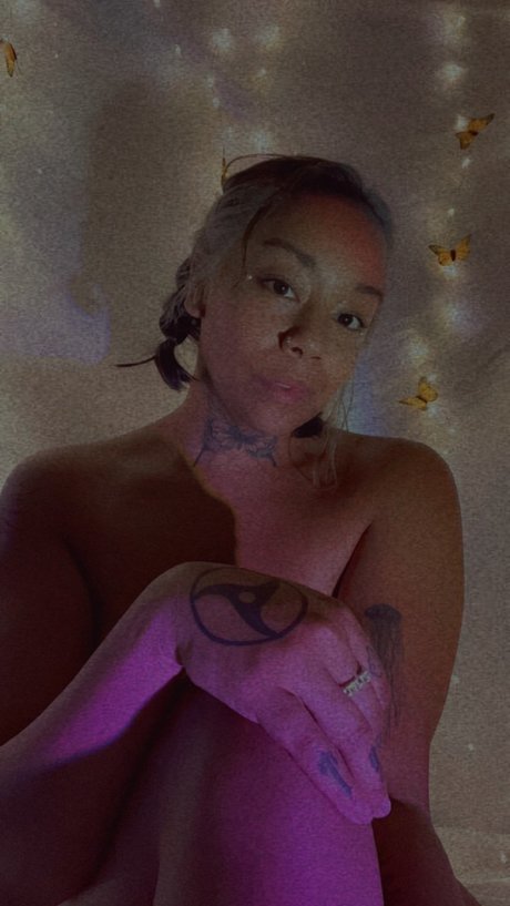 Foto desnuda filtrada de OnlyFans de Barefoot Brunette