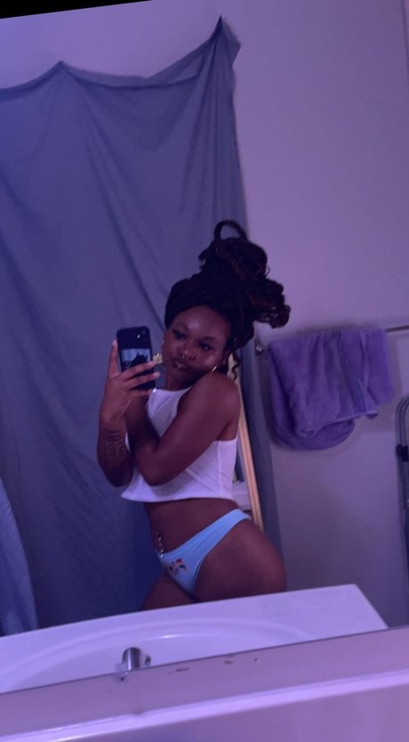 Foto desnuda filtrada de OnlyFans de Shawtyshines