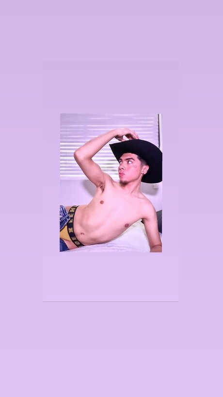 Foto desnuda filtrada de OnlyFans de Adolfo Morales Barcenas