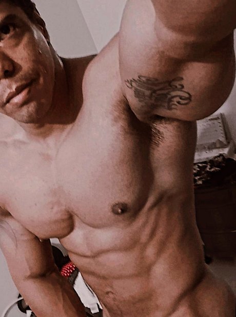 Foto desnuda filtrada de OnlyFans de Milton Ospina