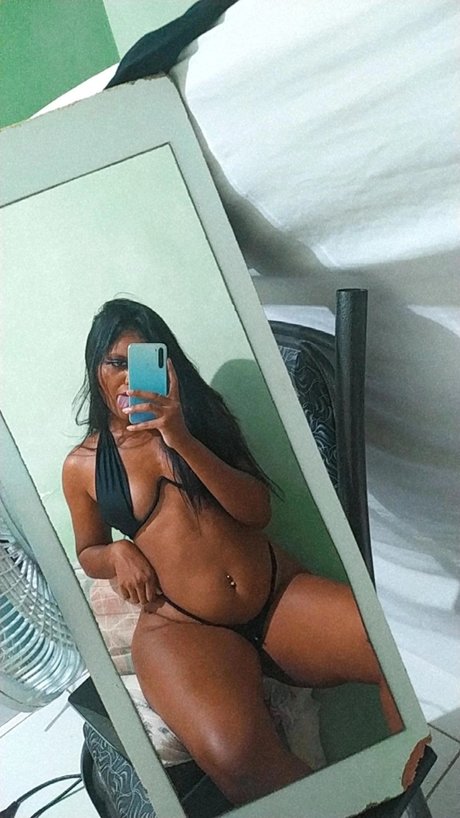 Foto desnuda filtrada de OnlyFans de Milla Feerrari