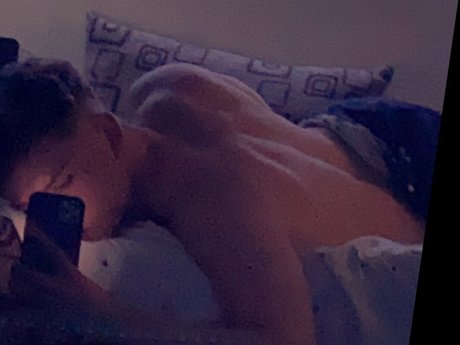 Foto desnuda filtrada de OnlyFans de Julian