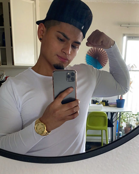 Foto desnuda filtrada de OnlyFans de Roger Cruz