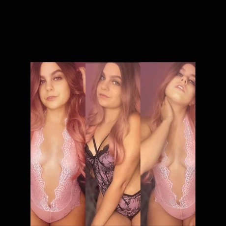 Foto desnuda filtrada de OnlyFans de Milf Next Door 
