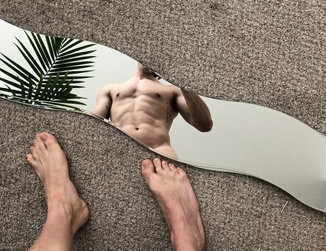 Foto desnuda filtrada de OnlyFans de Ivn  Real