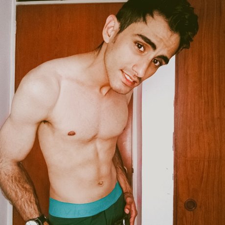 Foto desnuda filtrada de OnlyFans de Carlos Garca